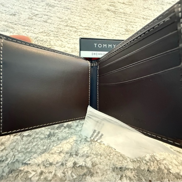 Tommy Hilfiger Brown Leather Wallet - Picture 4 of 5